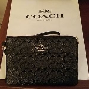 COPY - COACH (Patent Leather Wristlet)